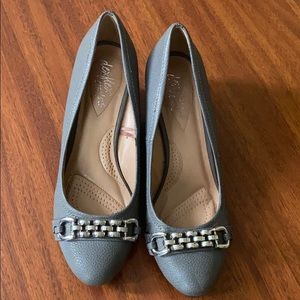 Size 8 1/2 Dexflex comfort wedges